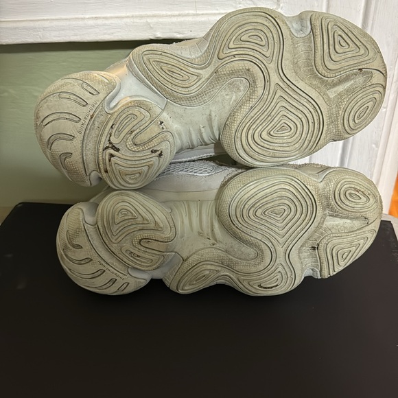 Preloved Yeezy 500 ‘Salt’ - Picture 9 of 12